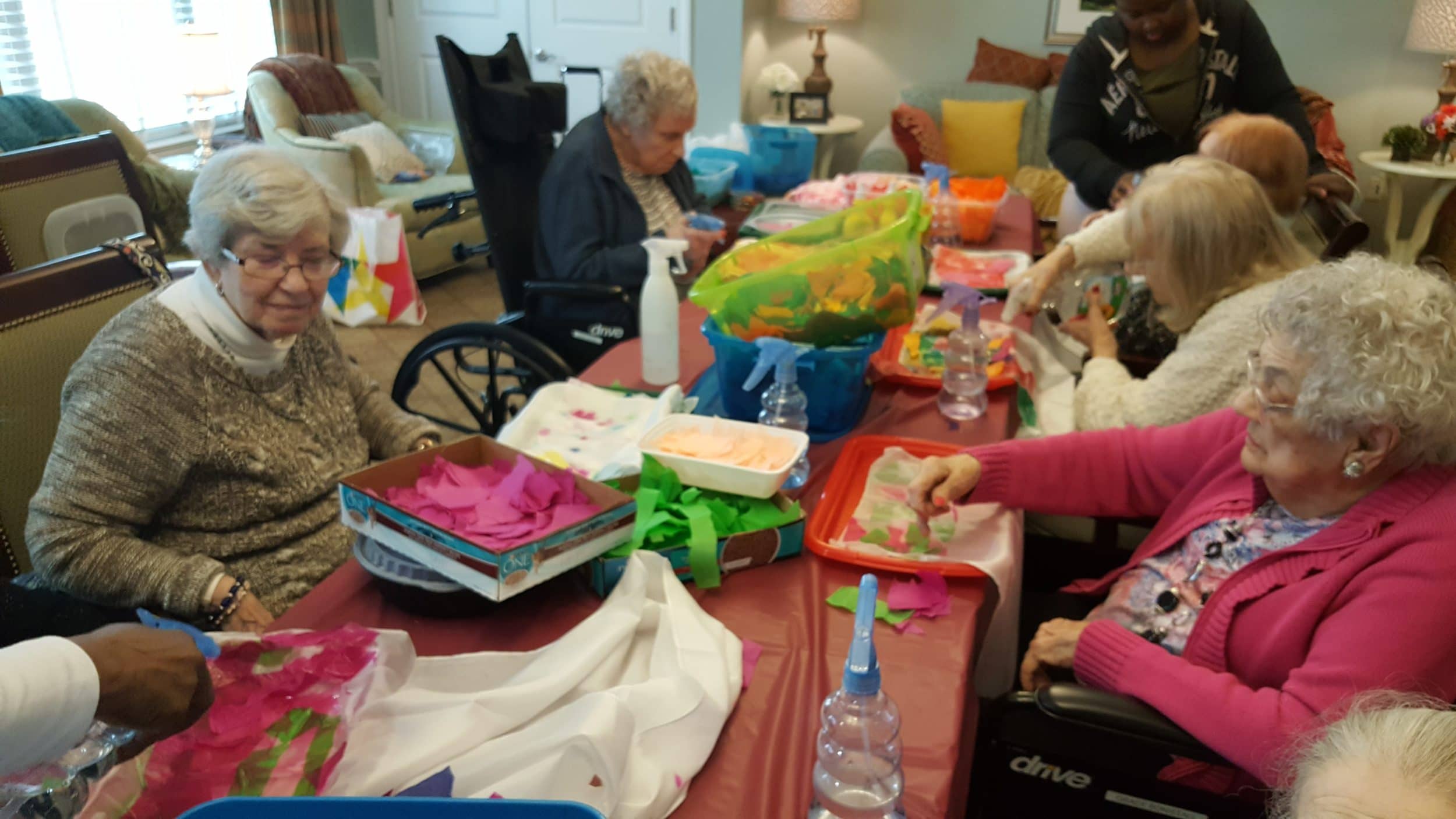 Kensington White Plains residents create scarves during Art Therapy