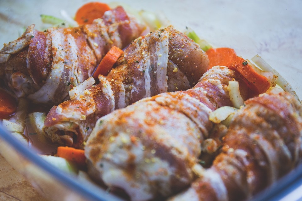 bacon wrapped chicken in roasting dish