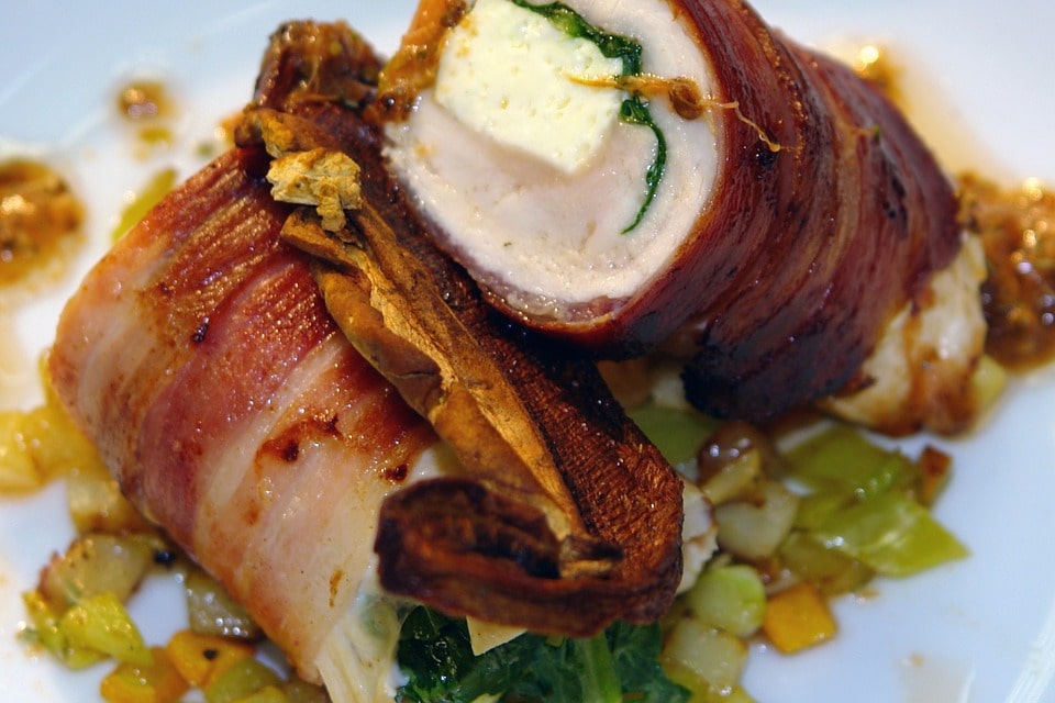 bacon wrapped stuffed chicken